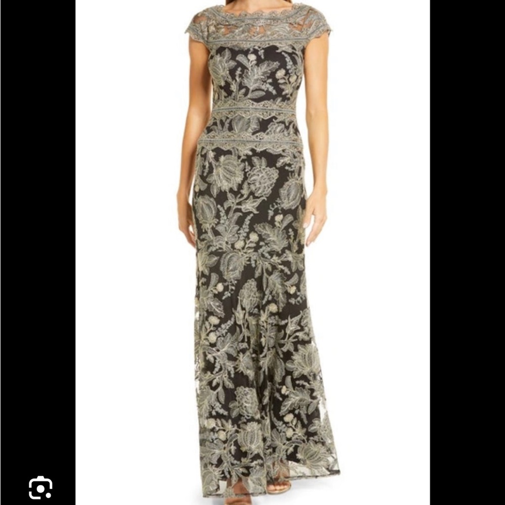 TADASHI SHOJI Boat Neck Corded Lace Gown In Smoke Pearl/ Black SIZE 16 US 0844